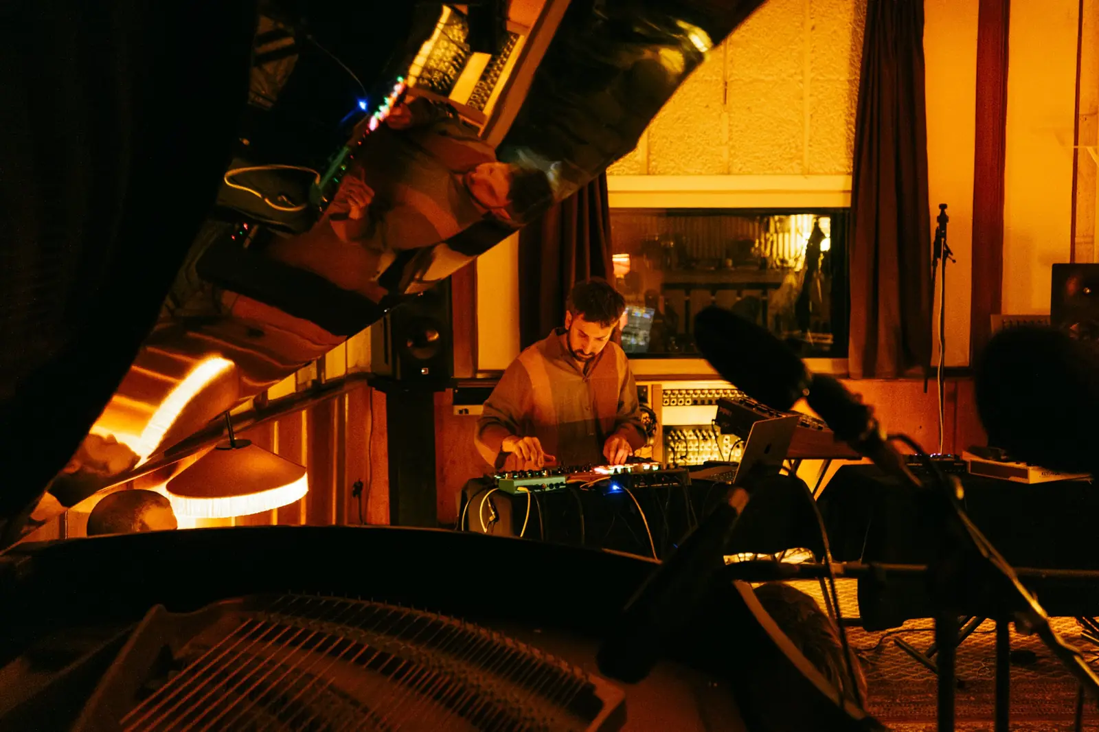 Nicolás Teubal performing, reflected in the grand piano lid